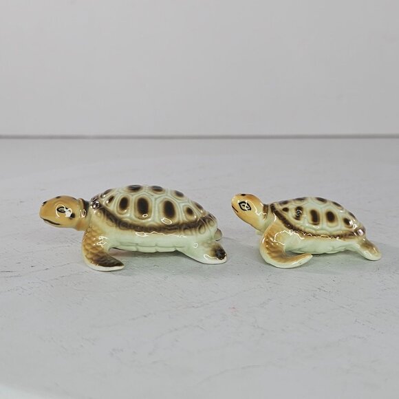Vintage Bone China Taiwan Sea Turtle Miniature Figurine Mom Baby - Picture 3 of 10